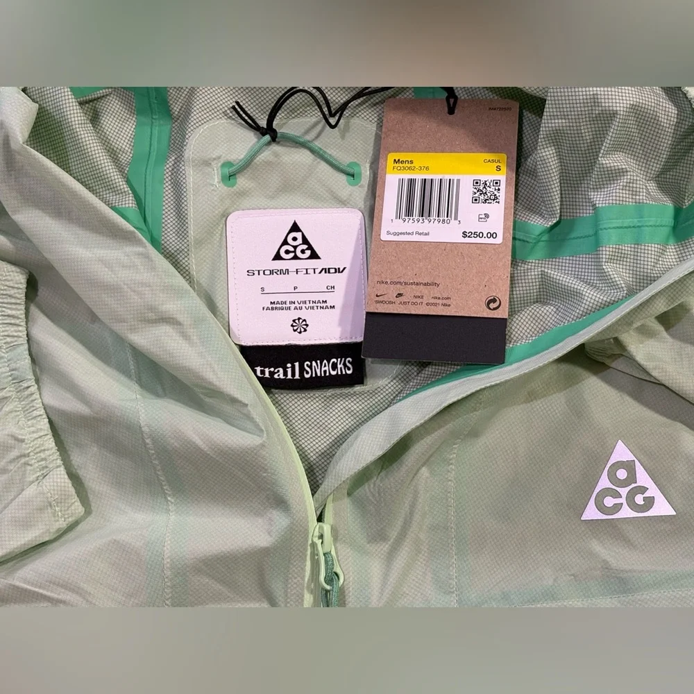 Size S Small Nike ACG 